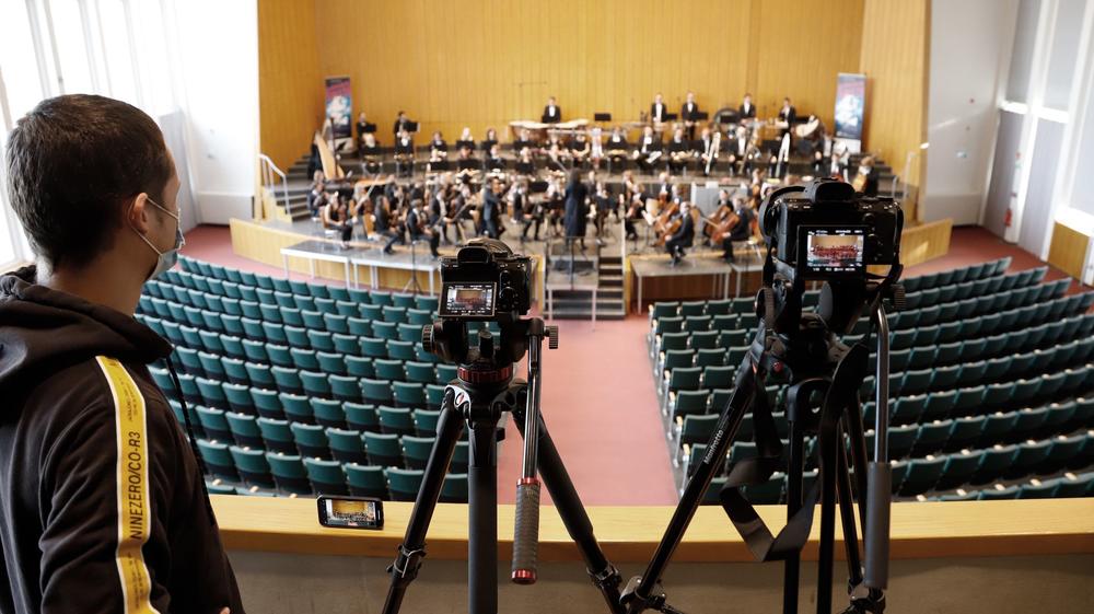 Das Sinfonieorchester bei der Aufzeichnung für den virtuellen Deutschen Orchesterwettbewerb 2021.